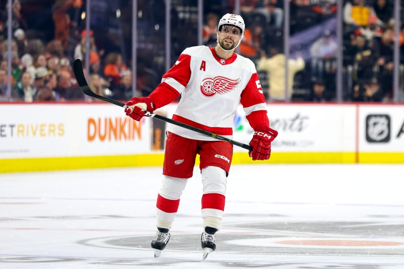 Red Wings’ David Perron suspended 6 video games for cross-checking Senators’ Artem Zub