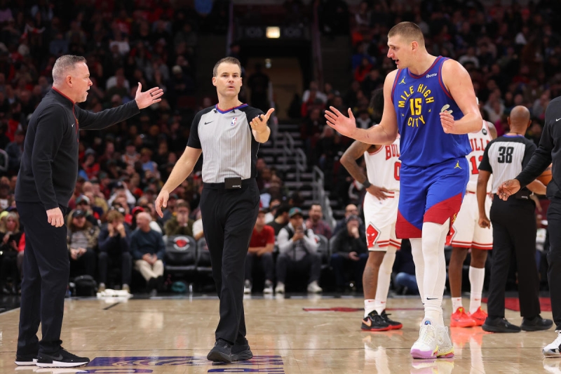 Nuggets star Nikola Jokić ejected after briefly arguing with authorities in win over Bulls