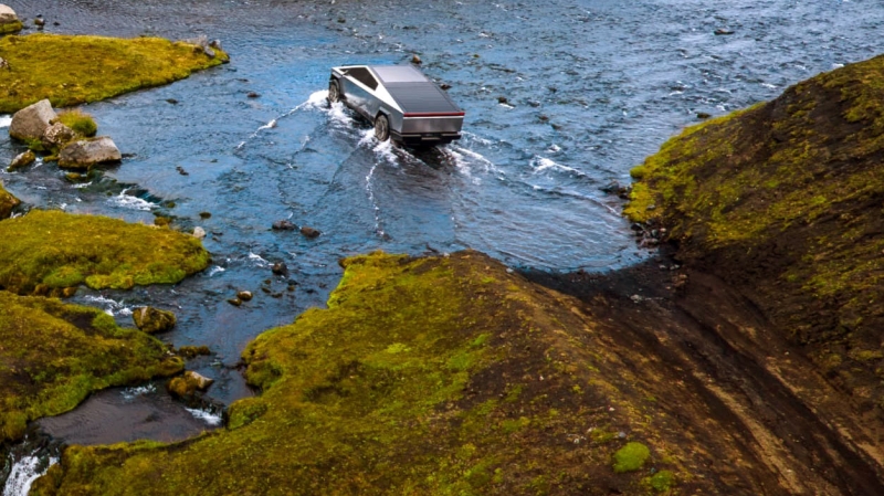 Tesla Cybertruck seals its 123 kWh battery throughout river crossings utilizing the air suspension tank