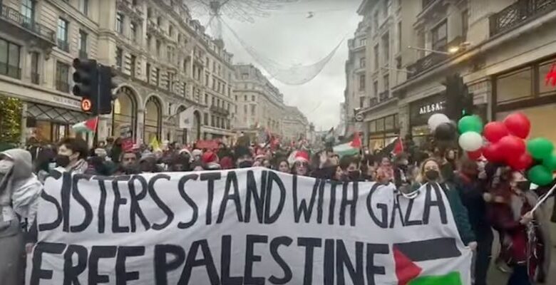 London shops required to lockdown on hectic Christmas shopping day amidst anti-Israel demonstrations