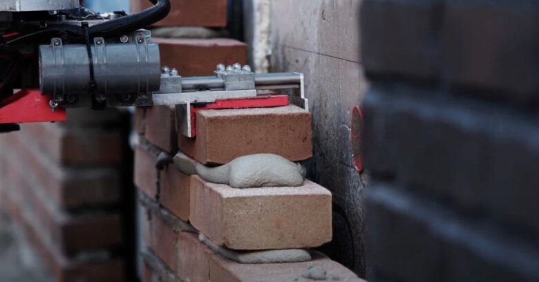 Dutch start-up Monumental is utilizing robotics to lay bricks