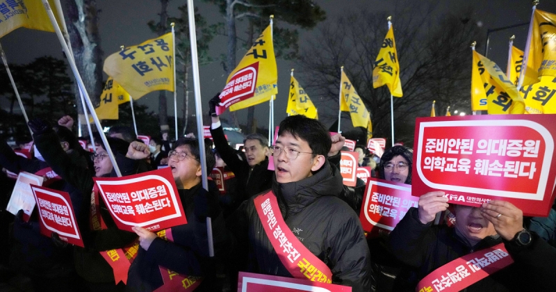 South Korea health alert raised to ‘serious’ over physicians walkout