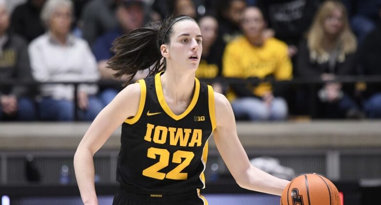 <aVideo: Iowa's Caitlin Clark Breaks Kelsey Plum's NCAA WCBB All-time Scoring Record