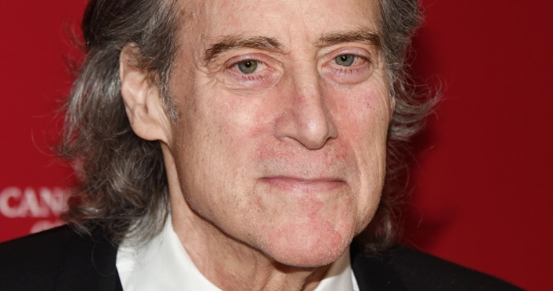 Richard Lewis, Legendary Stand-up and Curb Actor, Dead at 76