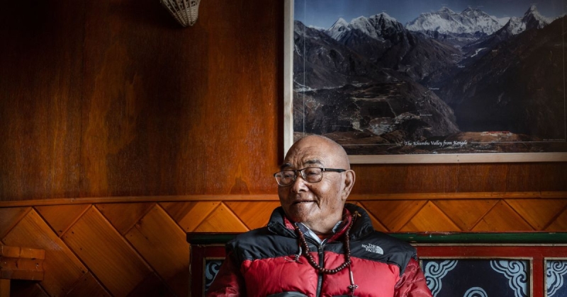 Last Living Member Of First Mount Everest Summit Team Says It’s Now Too Crowded, Dirty