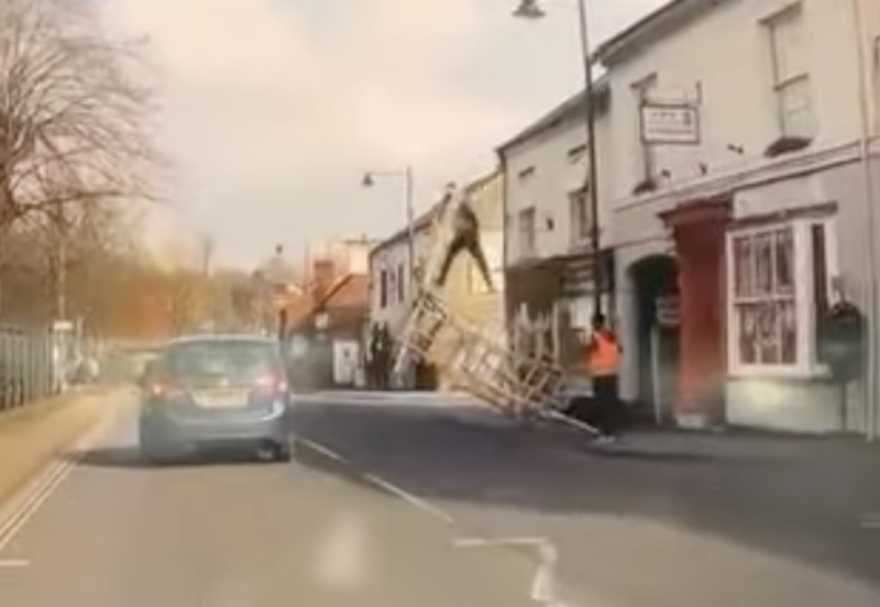 Scaffold tower collapse captured on cars and truck dashcam