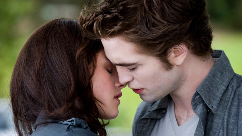 Kristen Stewart ‘Would’ve Broken Up With’ Edward Cullen ‘Immediately’ in ‘Twilight’: ‘You Got ta Let a Girl Make Her Own Choices’