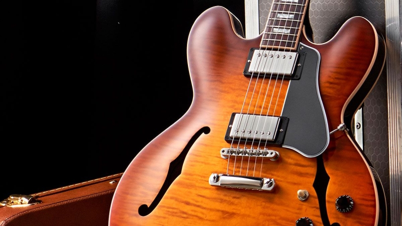 The Gibson ES-335 has actually been played by greats consisting of Eric Clapton, B.B. King and Larry Carlton– here’s why guitar players can’t get enough of the renowned semi-hollow