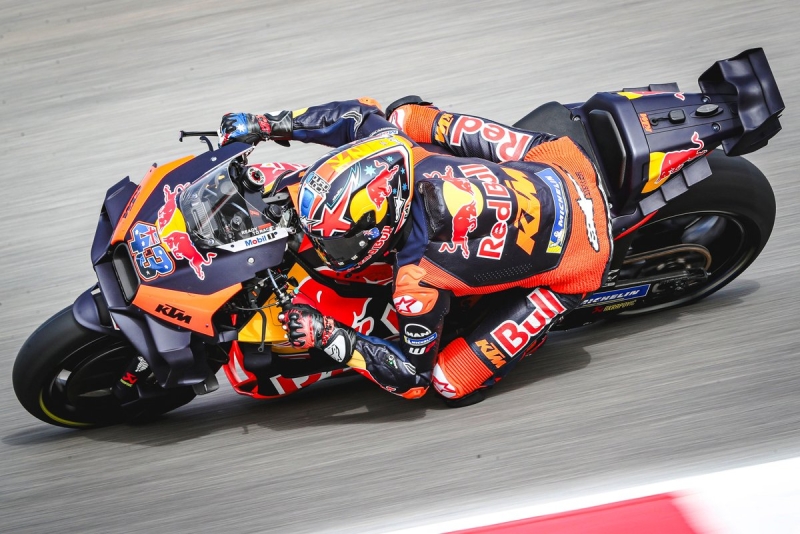 Miller “can just want to ride” KTM like MotoGP novice Acosta