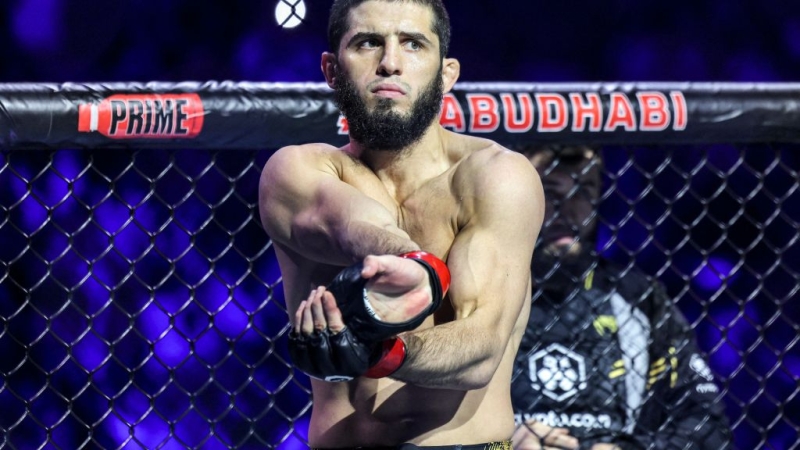 Javier Mendez ‘all for’ UFC champ Islam Makhachev dealing with Dustin Poirier next