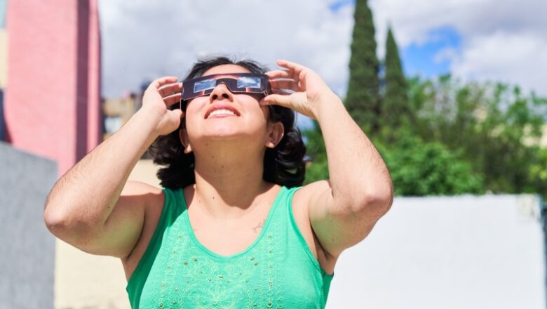 Here’s Why You Should Wear Red And Green Clothes During The Solar Eclipse