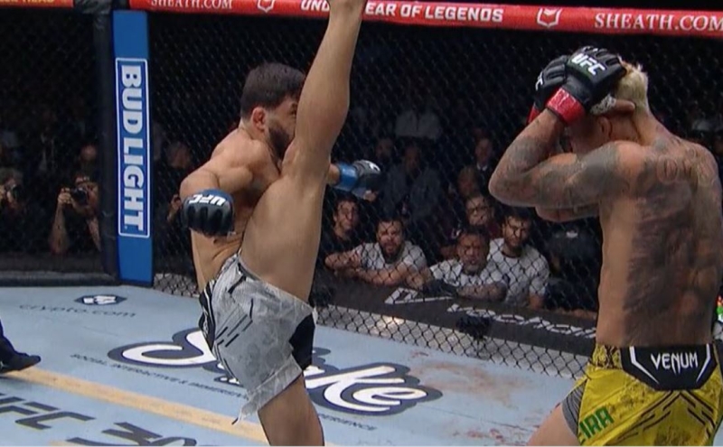 UFC 300 Results: Arman Tsarukyan beats Charles Oliveira (Highlights)