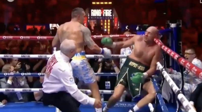 Oleksandr Usyk beats Tyson Fury (Highlights)