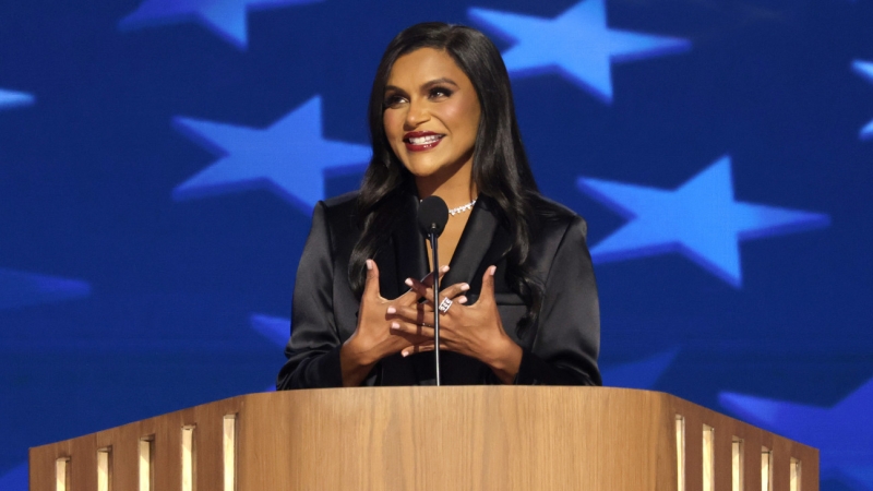 Mindy Kaling Tells Ben Affleck to “Hang in There” at 2024 DNC