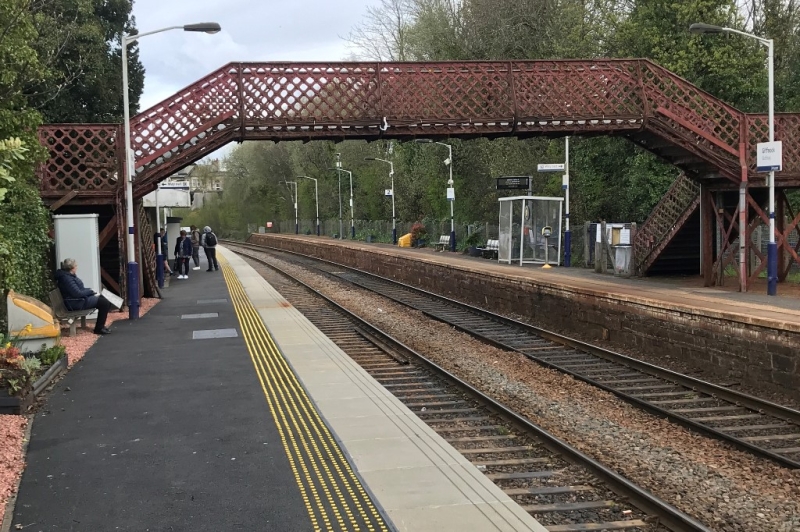 Giffnock station to get brand-new footbridge