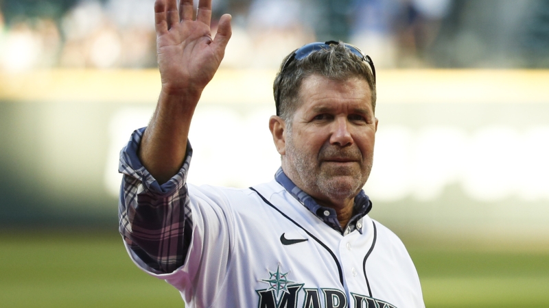 Mariners work with franchise legend as interim striking coach