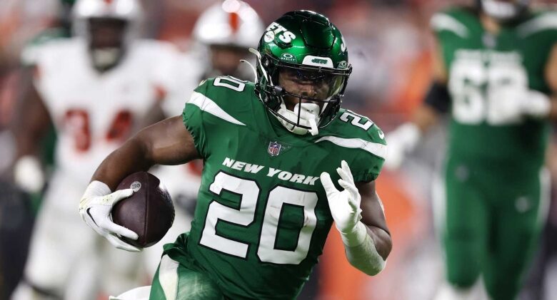 <aDream Alert: Jets' Breece Hall Predicted to Have 2,500 Total Yards by NFL Insiders