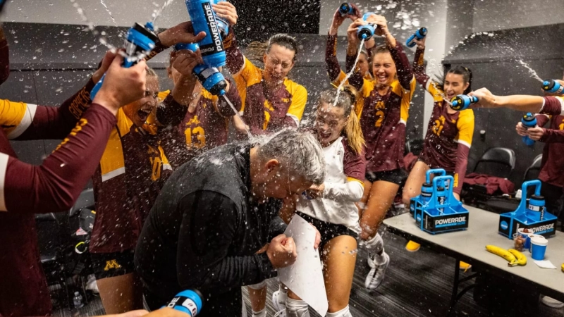 After providing Stanford a run for its cash, Gophers volley ball upsets No. 1 Texas