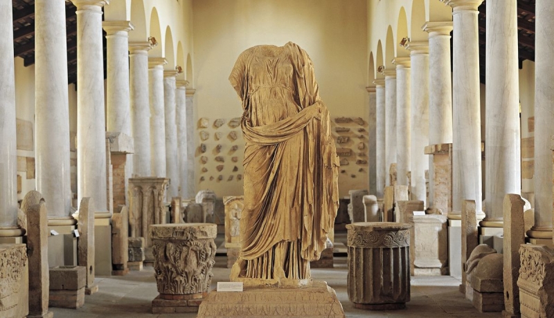 Why are numerous Roman statues headless?