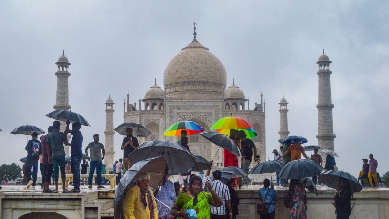 Numerous fractures, damage appear on walls, floorings of Taj Mahal, states report