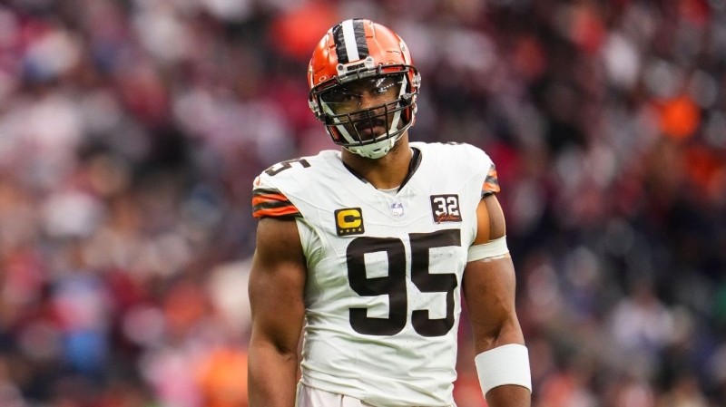 Browns’ Garrett handling injury to both feet