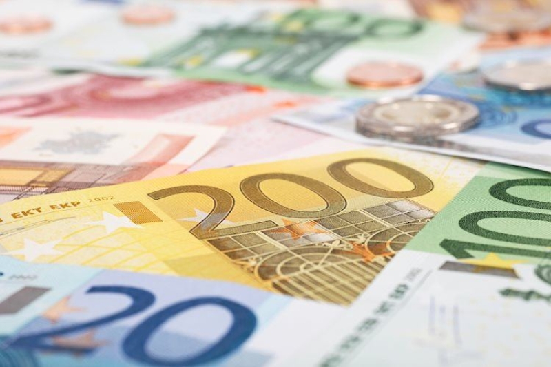 EUR/USD deteriorates as Eurozone PMI sinks into contraction