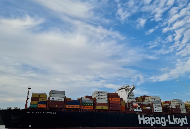 Hapag-Lloyd orders LNG dual-fuel containership fleet