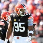 <aBrowns' Myles Garrett to Undergo MRI After Aggravating Foot injury vs. Giants