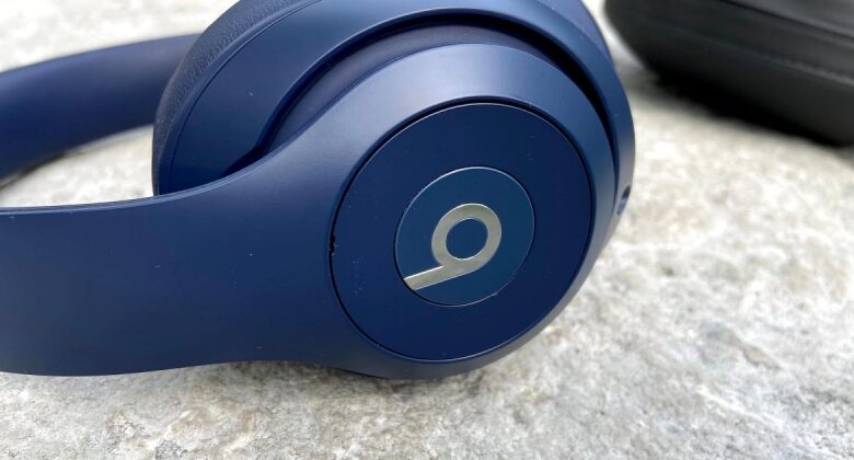 Rush! Beats Studio 3 earphones are over 50% off today