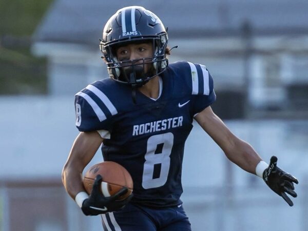 Pennsylvania high school football gamer collapses throughout video game following hard struck to helmet