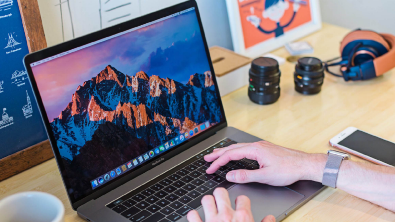 You Can Get This MacBook Pro on Sale for $400 Right Now