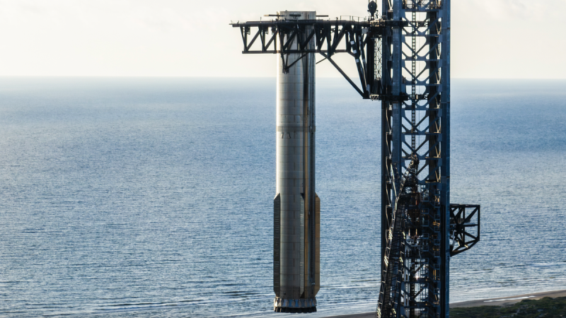 SpaceX practices for legendary Starship booster catch effort (images)