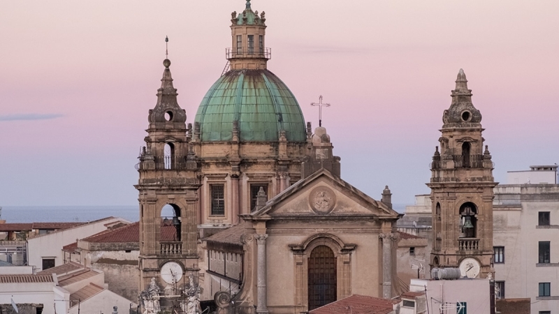 In Palermo, there’s more to a night walk than fulfills the eye