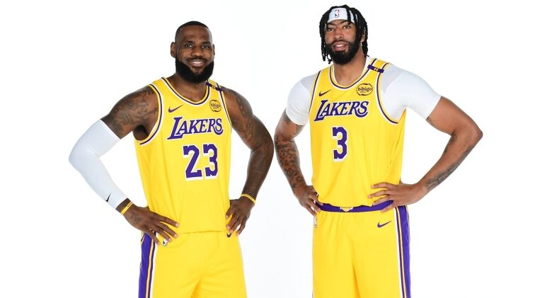 Lakers’ LeBron James, Anthony Davis to Debut in JJ Redick’s Preseason Lineup vs. Suns