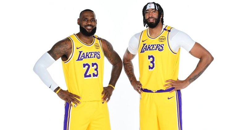 Lakers’ LeBron James, Anthony Davis to Debut in JJ Redick’s Preseason Lineup vs. Suns