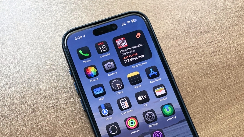 How to make your iPhone home screen icons dark in iOS 18