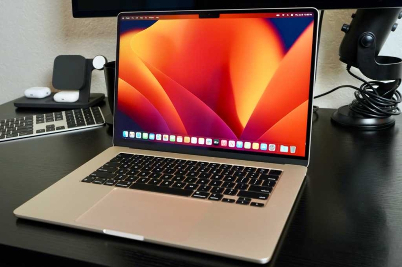 The 15-inch MacBook Air simply got an insane Black Friday rate cut