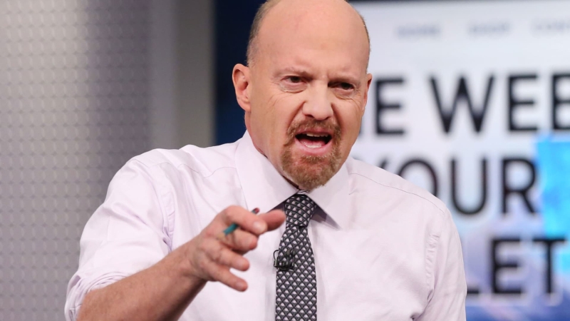 Cramer’s week ahead: Earnings from Dell, CrowdStrike and a number of huge sellers