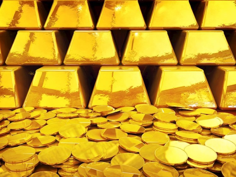 Gold closes week above $2,700, United States PCE information in Focus