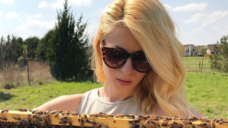 TikTok-Famous Beekeeper Erika Thompson Secretly Finalizes Divorce