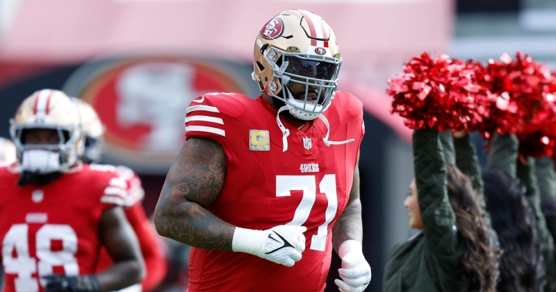 49ers’ Trent Williams Seen on Scooter in Locker Room amidst Knee, Heel Injuries