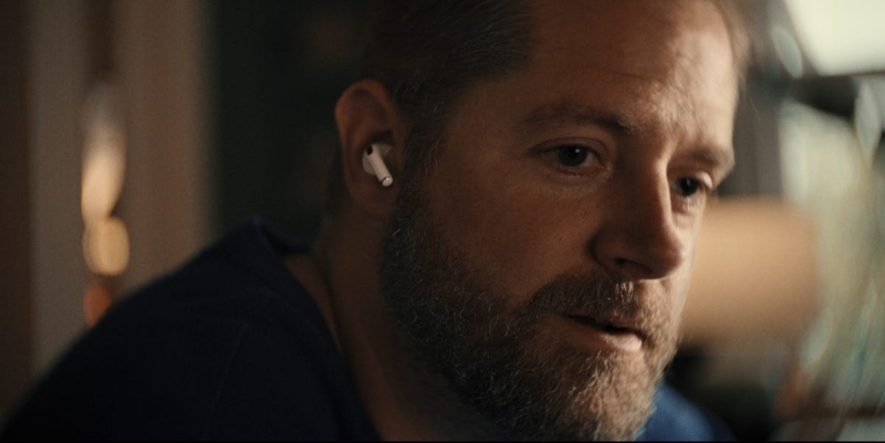 Apple’s Holiday Advertisement Highlights the AirPods Pro’s New Hearing Aid Features