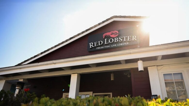 Red Lobster presents new Happy Hour menus with $5 beverage specials and $2 off appetisers