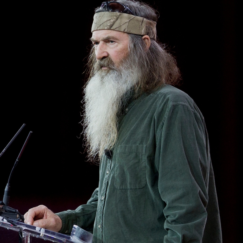 Duck Dynasty alum Phil Robertson, 78, has actually been identified with Alzheimer’s illness, his boy …