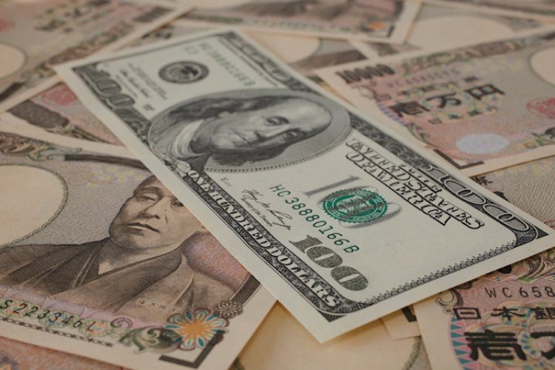 Japanese Yen ticks greater after modified Japan’s Q3 GDP; does not have follow-through