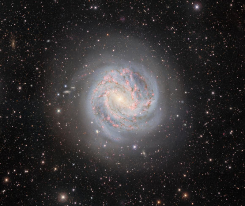 Dark Energy Camera Captures Stunning New Image of Messier 83