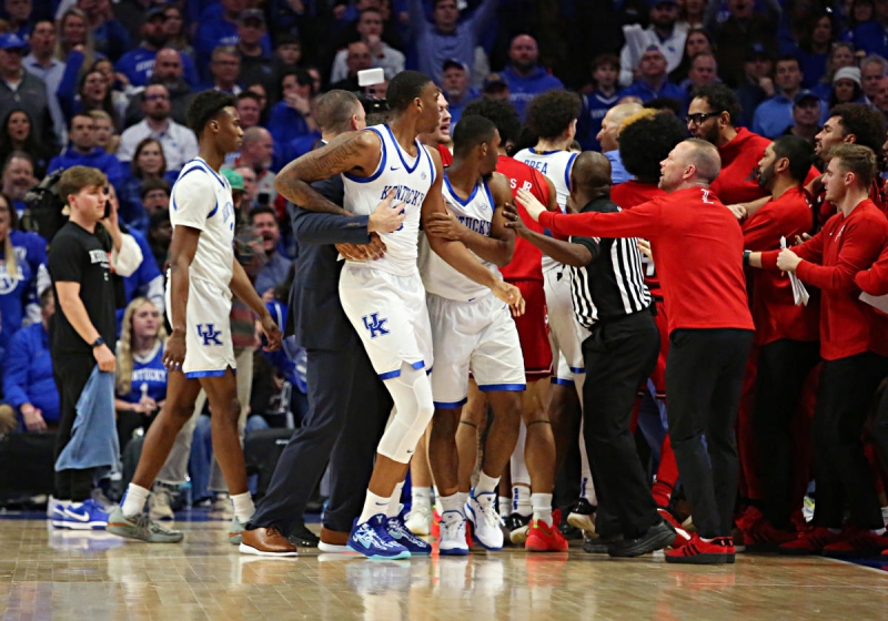 No. 5 Kentucky holds back Louisville in chippy competition match as Wildcats’ Lamont Butler drops 33 points