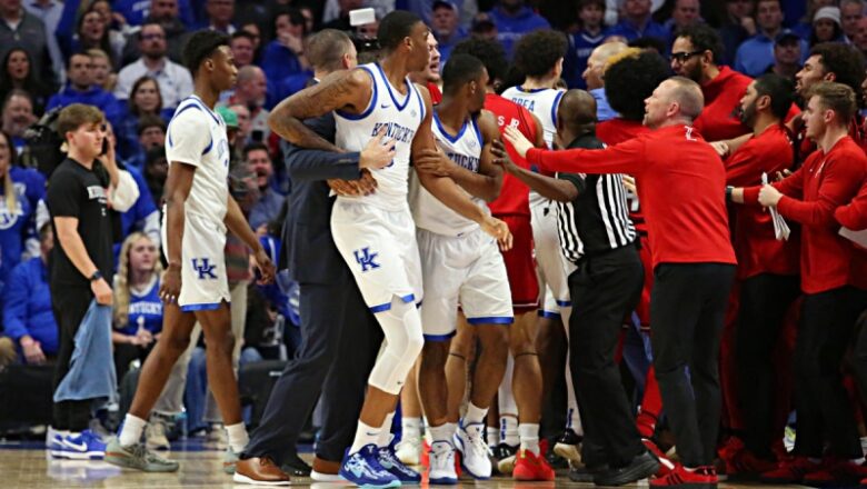 No. 5 Kentucky holds back Louisville in chippy competition match as Wildcats’ Lamont Butler drops 33 points