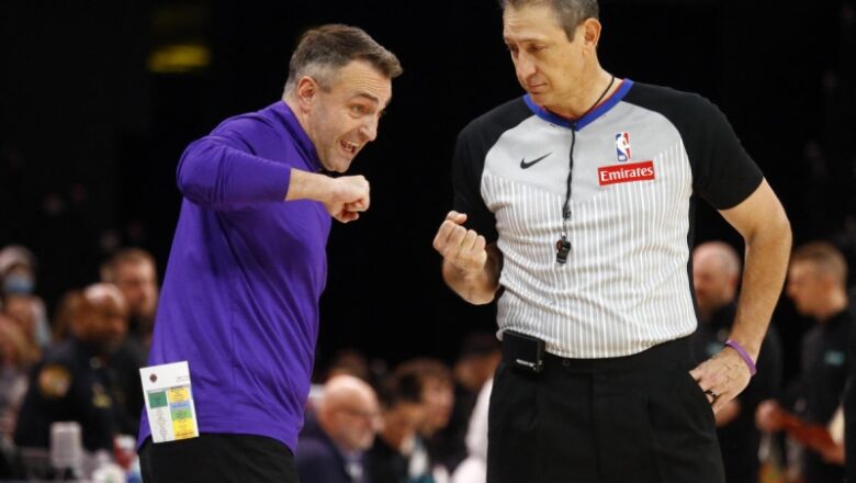 Raptors coach Darko Rajaković ejected after going crazy on authorities