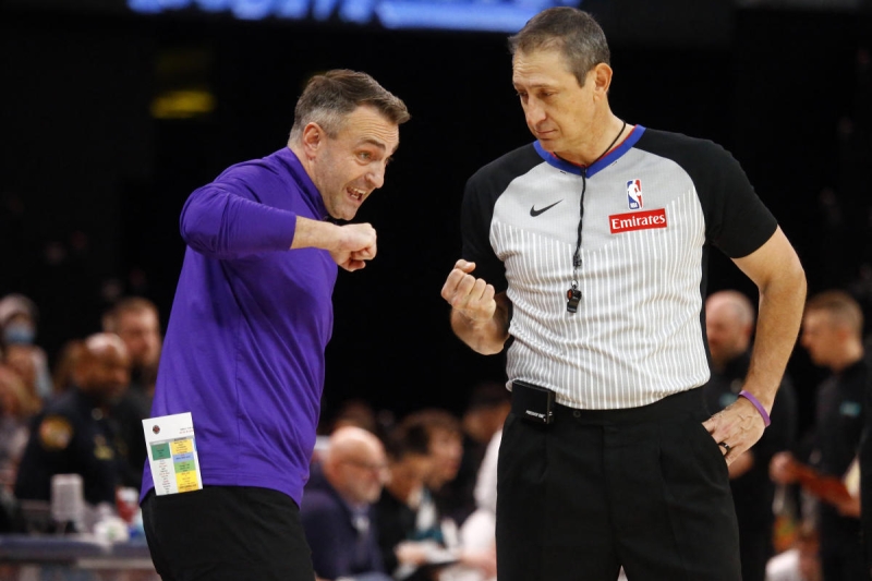 Raptors coach Darko Rajaković ejected after going crazy on authorities